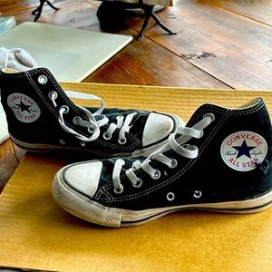 Black high top converse women’s 7 men’s 5